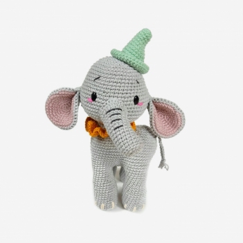 Bumpy the elephant amigurumi pattern by Crochetbykim