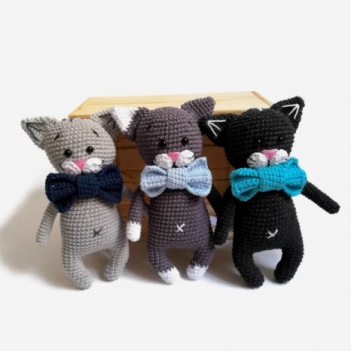 Little cat with bow tie amigurumi pattern by Crochetbykim