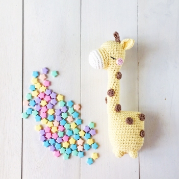 Shizuka the daydreamer giraffe amigurumi pattern by Amigurumei