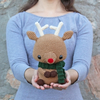 Cuddle-Sized Donovan the Reindeer amigurumi pattern by Storyland Amis
