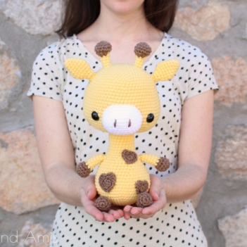 Cuddle-Sized Gerald the Giraffe amigurumi pattern by Storyland Amis