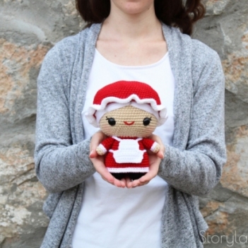 Cuddle-Sized Mrs. Claus amigurumi pattern by Storyland Amis