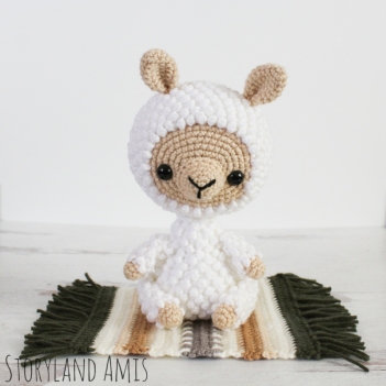 Luca the Llama amigurumi pattern by Storyland Amis