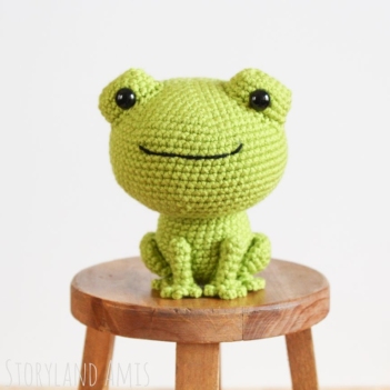 Ribbert the Frog amigurumi pattern by Storyland Amis