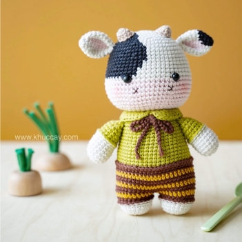 Lucky the cow amigurumi pattern by Khuc Cay