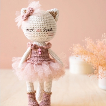 Monhi the Kitten amigurumi pattern by Khuc Cay