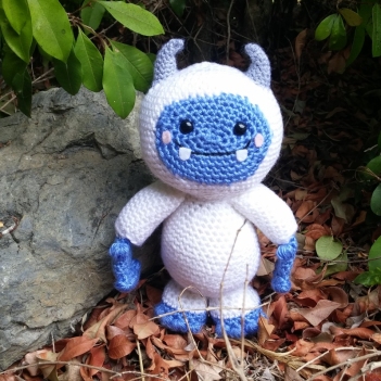 Happy Yeti amigurumi pattern by Enchanthread