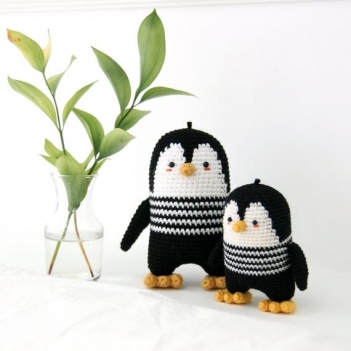 Minimals - Penguin amigurumi pattern by Bigbebez