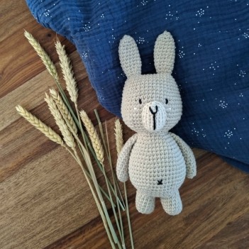 Barry the chubby bunny amigurumi pattern by La Fabrique des Songes