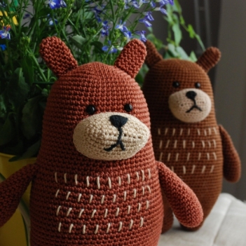 Blaise the big brown bear amigurumi pattern by La Fabrique des Songes