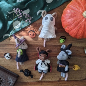 Cute mouse and Halloween costumes amigurumi pattern by La Fabrique des Songes