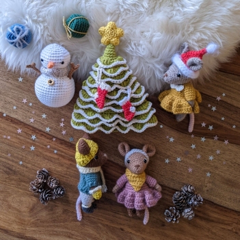 Cute mouse and winter outfits amigurumi pattern by La Fabrique des Songes