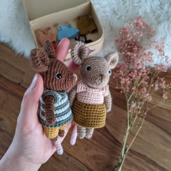 Cute mouse and wardrobe amigurumi pattern by La Fabrique des Songes