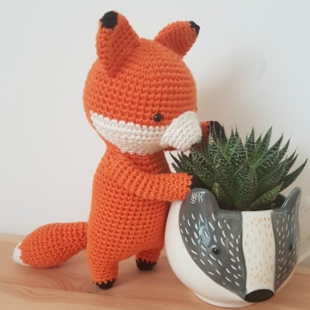 Fergus the fiery fox amigurumi pattern by La Fabrique des Songes