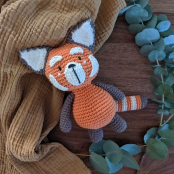 Lisou the red panda amigurumi pattern by La Fabrique des Songes