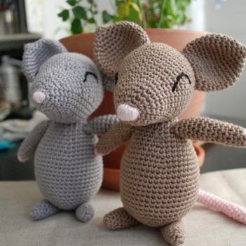 Mariette the mischievous mouse amigurumi pattern by La Fabrique des Songes