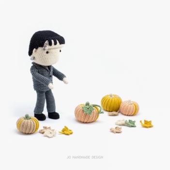 Frankenstein, pumpkins and fallen leaves amigurumi pattern by Jo handmade design