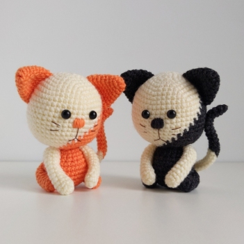 Cute little cats amigurumi pattern by KnittedStoryBears