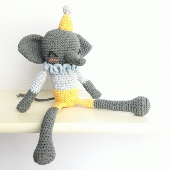 Matthias the elephant amigurumi pattern by Mongoreto