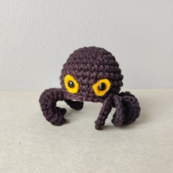 Tiny Spider amigurumi pattern by Happyamigurumi