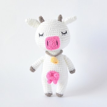 Bella the Lovely Cow amigurumi pattern by Elisas Crochet