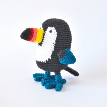 Berto the Toucan amigurumi pattern by Elisas Crochet