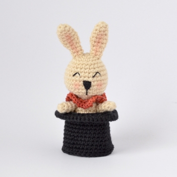 Bunny in a Hat amigurumi pattern by Elisas Crochet