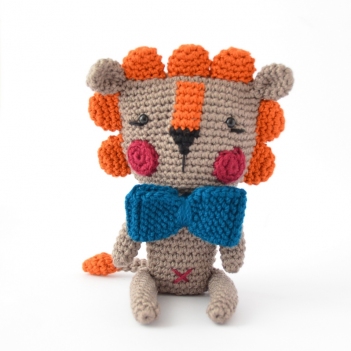 Cecil the Lion amigurumi pattern by Elisas Crochet