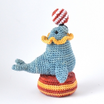 Circus Seal amigurumi pattern by Elisas Crochet