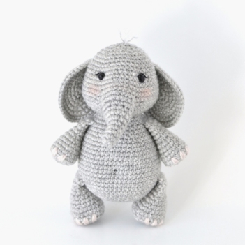 George the Elephant amigurumi pattern by Elisas Crochet