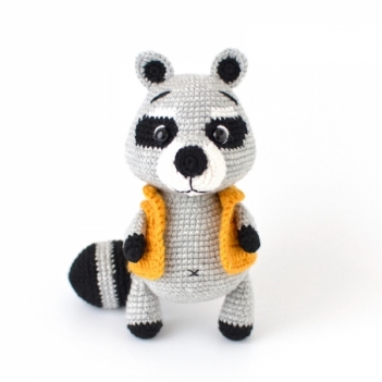 Gigi the Raccoon amigurumi pattern by Elisas Crochet