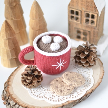 Hot Chocolate Mug and Cookies amigurumi pattern by Elisas Crochet
