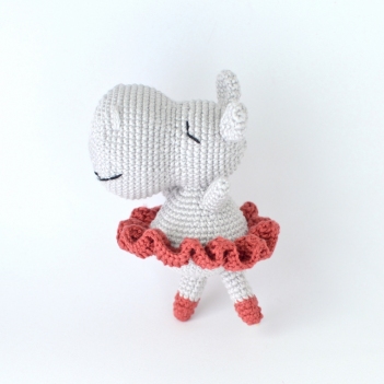 Irina the Hippo Ballerina amigurumi pattern by Elisas Crochet