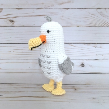 Jonathan the Seagull amigurumi pattern by Elisas Crochet