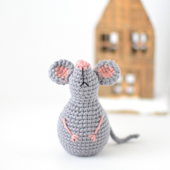 Little Mouse amigurumi pattern by Elisas Crochet