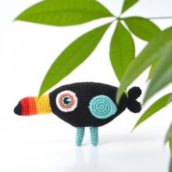 Louie the Toucan amigurumi pattern by Elisas Crochet