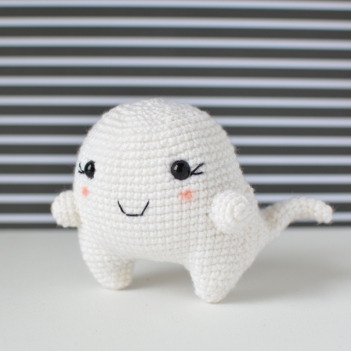 Moony the Ghost amigurumi pattern by Elisas Crochet