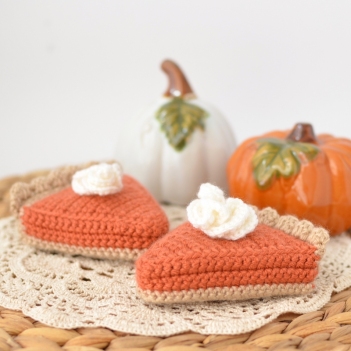 Pumpkin Pie amigurumi pattern by Elisas Crochet