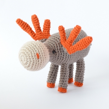 Randy the Moose amigurumi pattern by Elisas Crochet