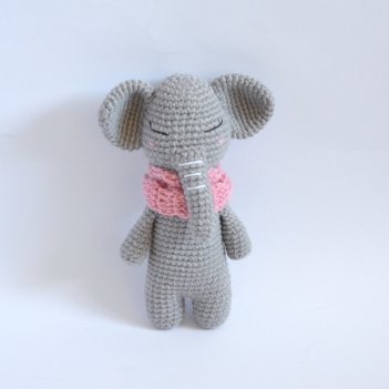 Rose the Elephant amigurumi pattern by Elisas Crochet