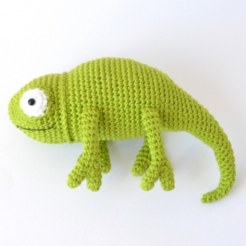 Sinclaire the Chameleon amigurumi pattern by Elisas Crochet