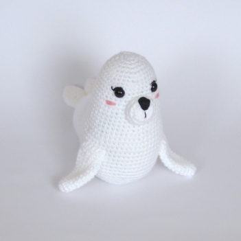 Snowy the Seal amigurumi pattern by Elisas Crochet