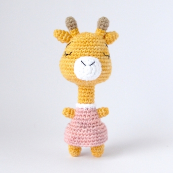 Joanna the Giraffe amigurumi pattern by Elisas Crochet