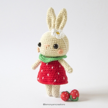 Berry the Bunny amigurumi pattern by Lemon Yarn Creations