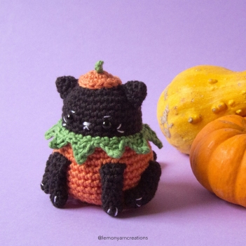 Pumpkin Kitty amigurumi pattern by Lemon Yarn Creations