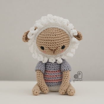 Dolly the Lamb amigurumi pattern by YarnWave