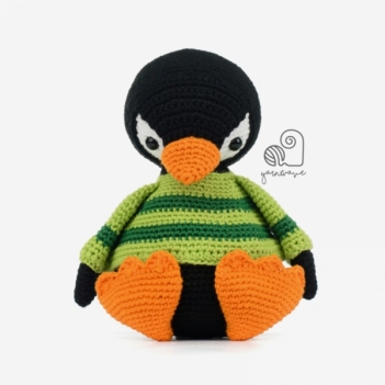 Moe the Penguin amigurumi pattern by YarnWave