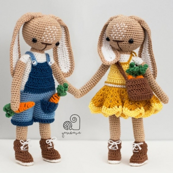 Ollie the Bunny amigurumi pattern by YarnWave