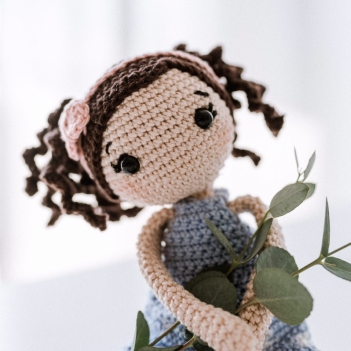 Lina, the girl amigurumi pattern by leami