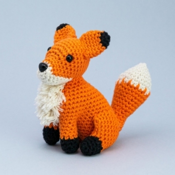 Frankie Fox amigurumi pattern by Make Me Roar